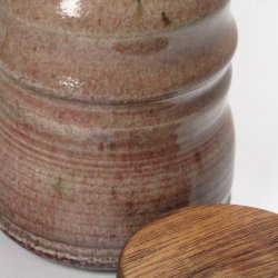 Celadon krukke med mahogni l�g