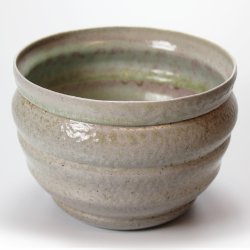 Lysbl med rde strejf